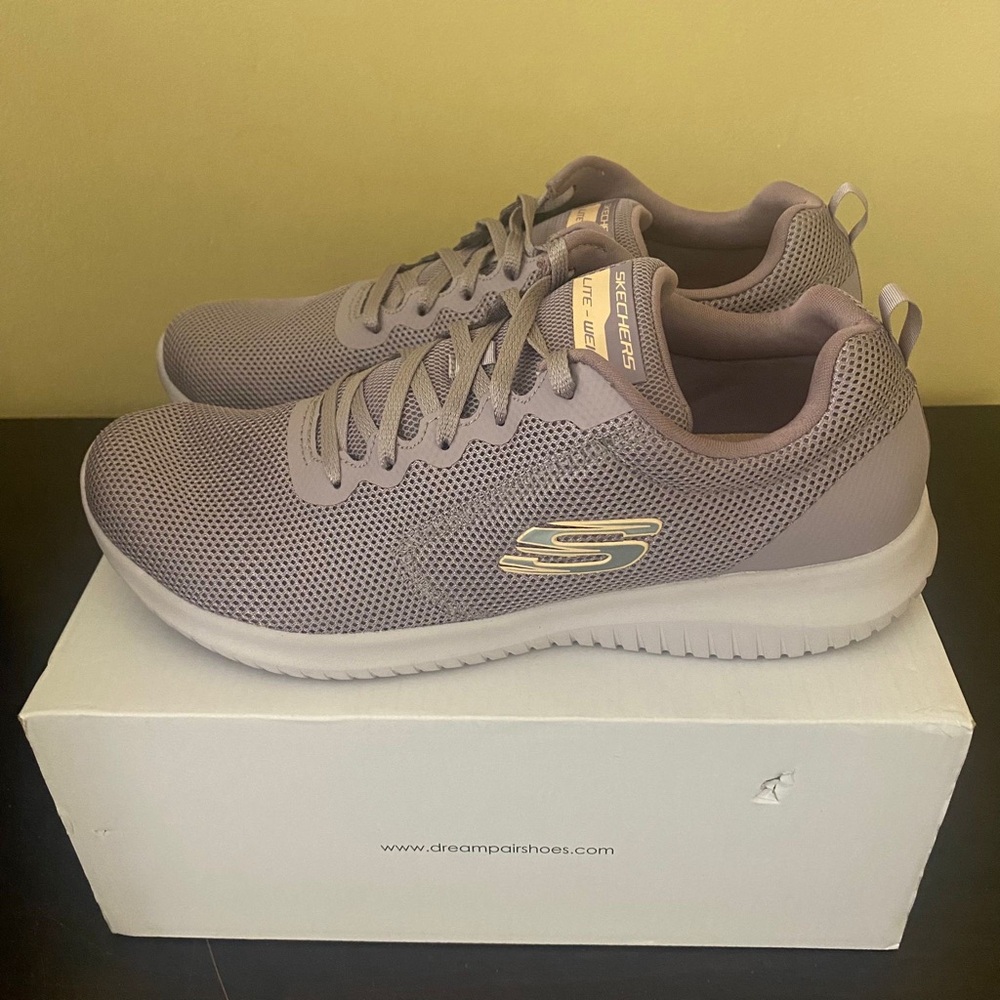 Skechers Women's Ultra Flex Statements
Sneaker